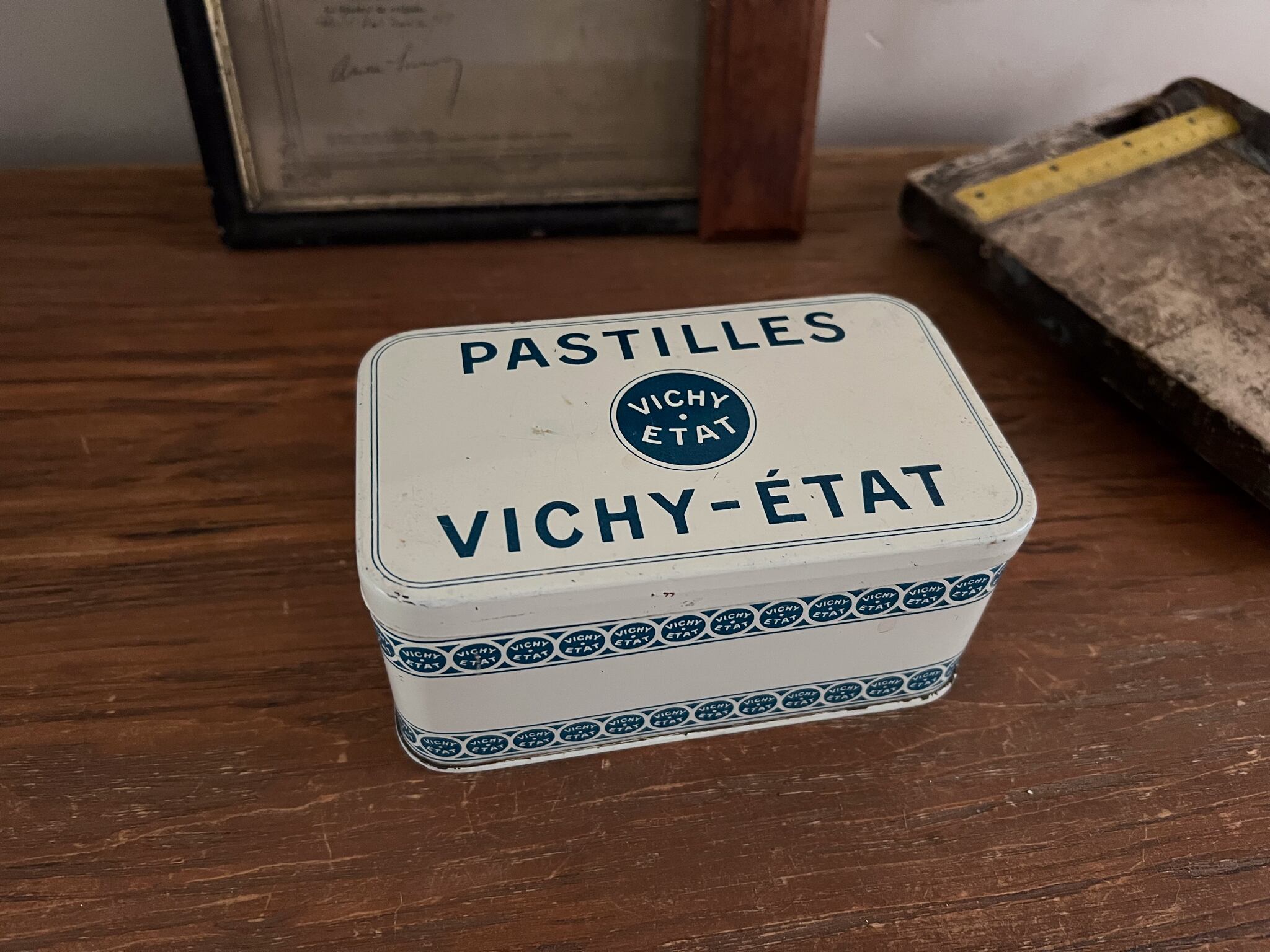 Tin缶 Vichy-etat フレンチアンティーク ブリキ缶