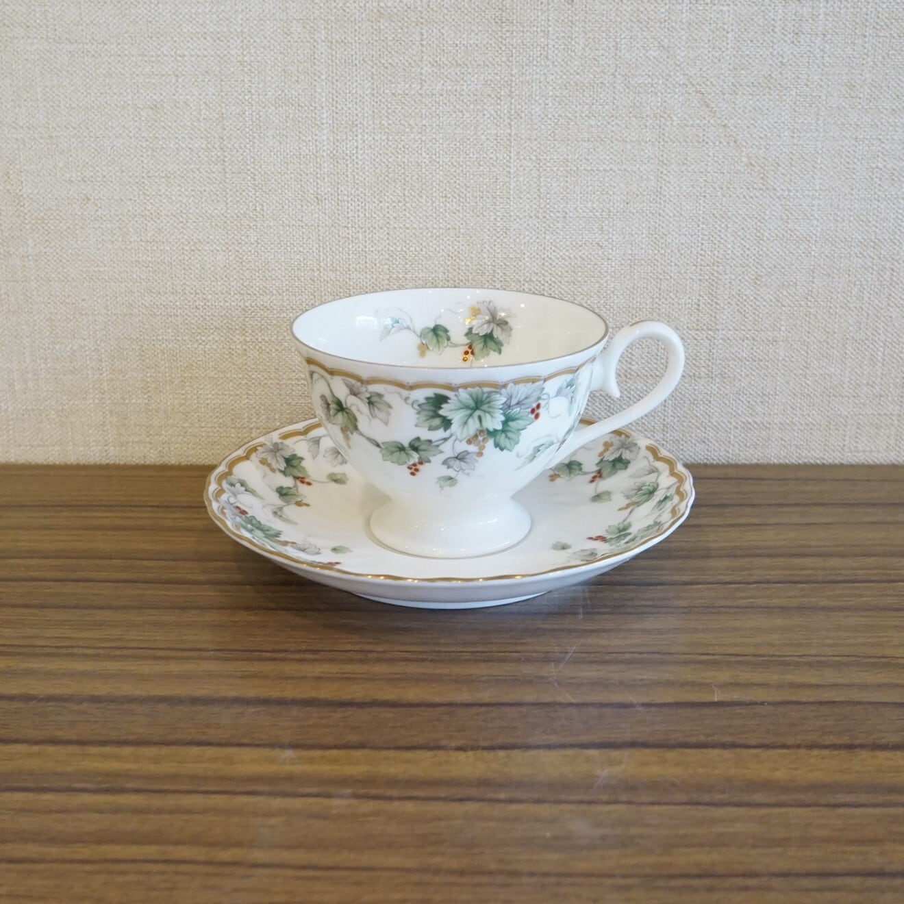 古いナルミのぶどう柄のカップ&ソーサー