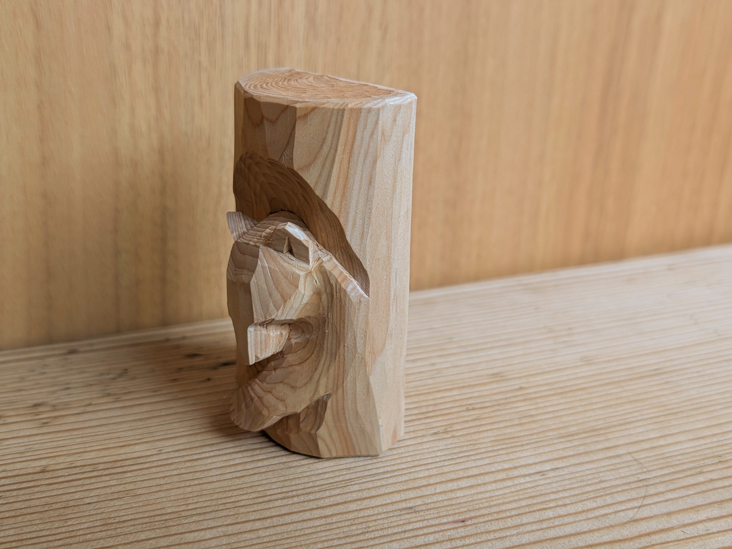 賀上隼敬 台座つきの熊 #14「切り株～顔」 | 木彫りの熊 | inoya