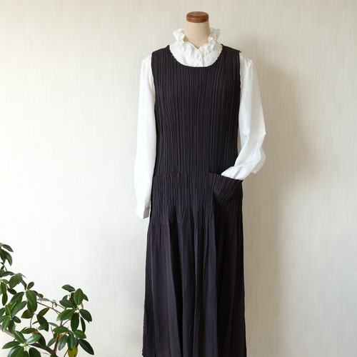 プリーツワンピース