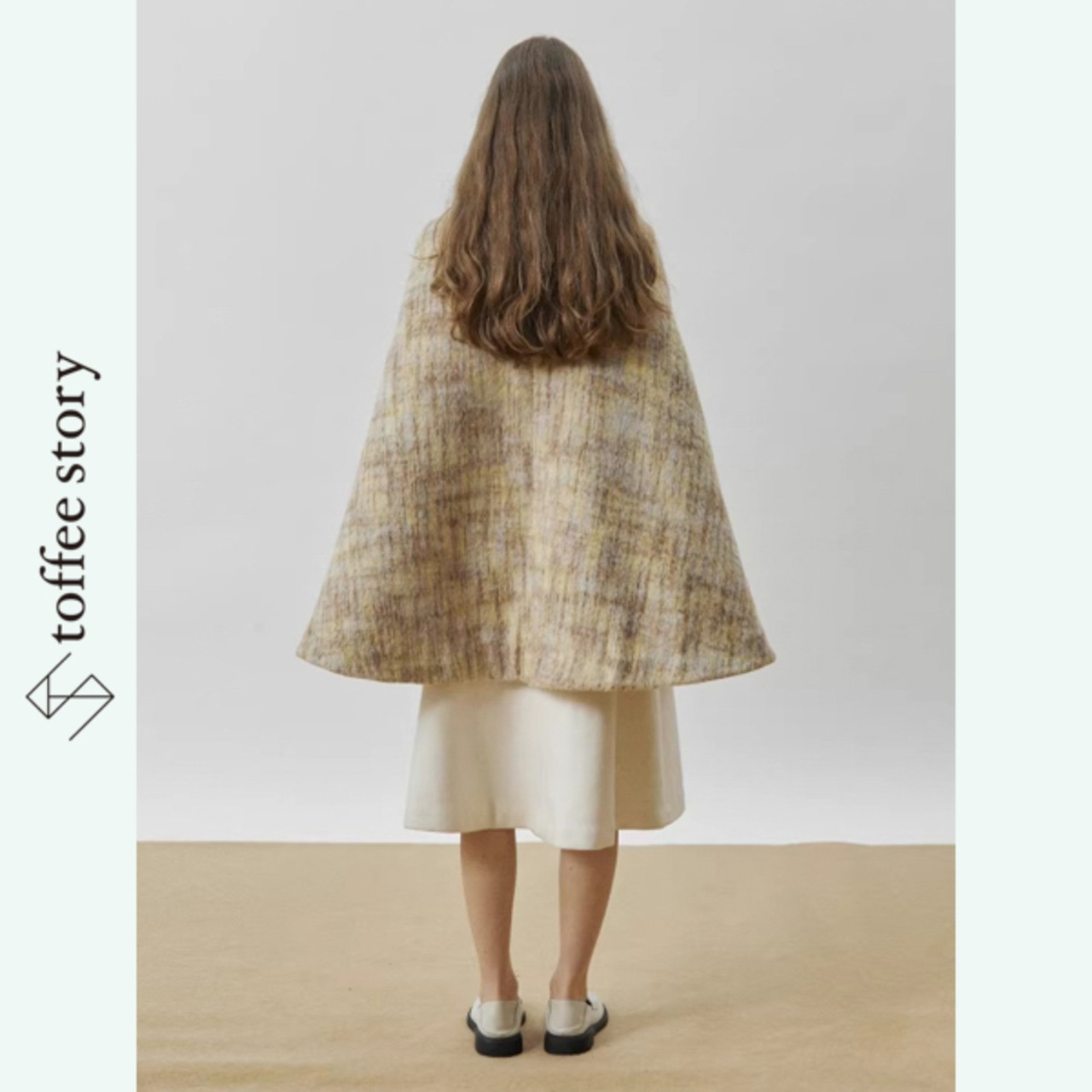 羽音をまとった影色：トンボケープジャケット《XU0284》