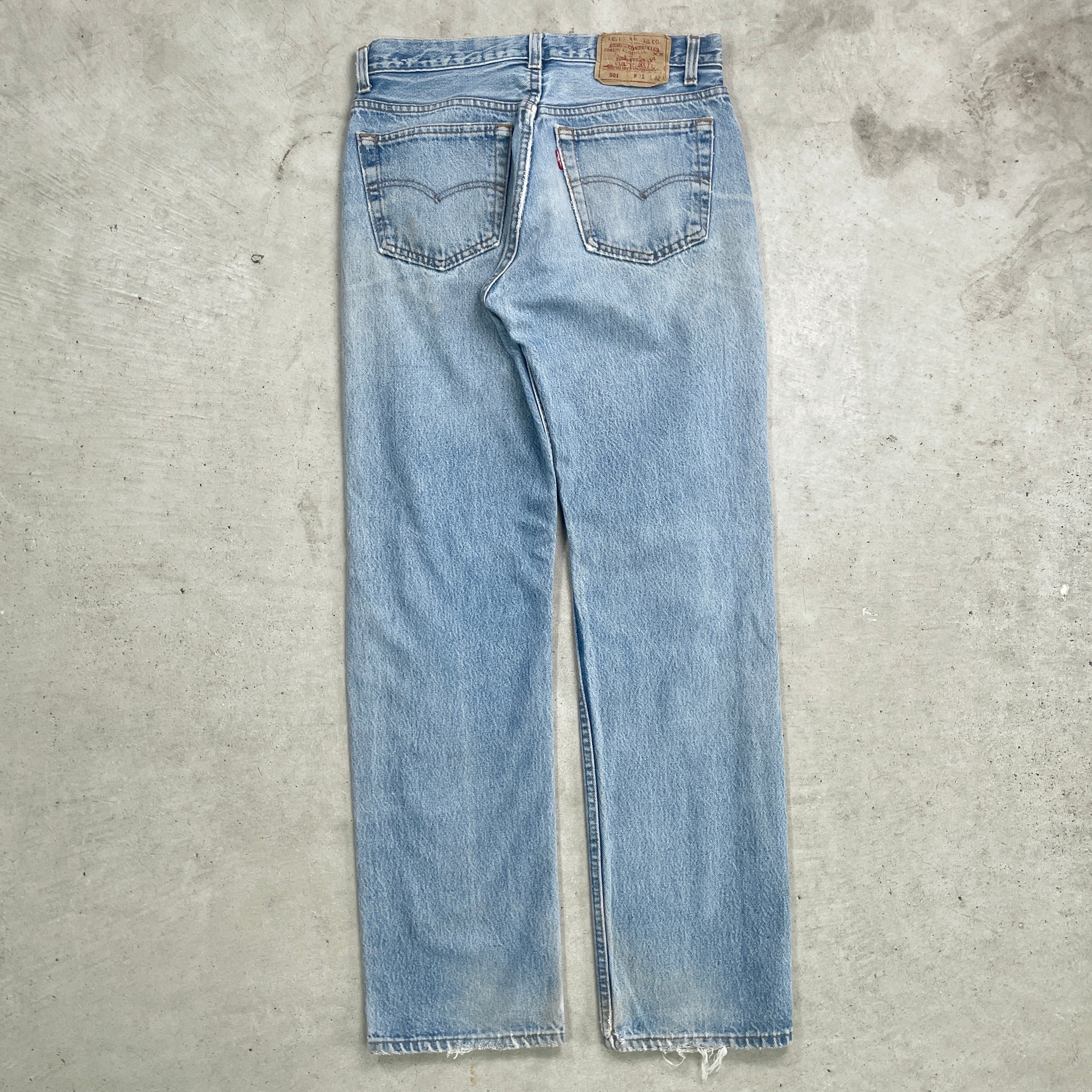 Levis レディース ダメージ加工 ペンキステッチ デニムパンツ