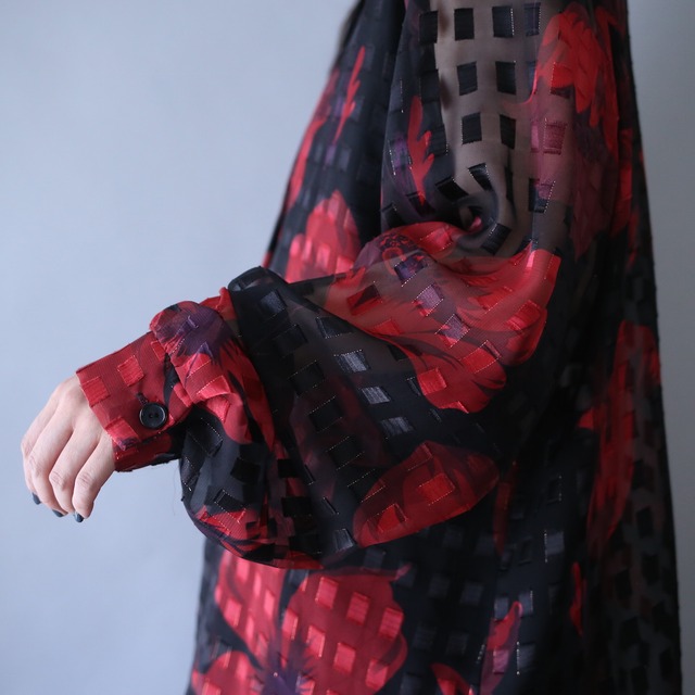 "black×red" block and beautiful flower motif pattern over silhouette see-through shirt