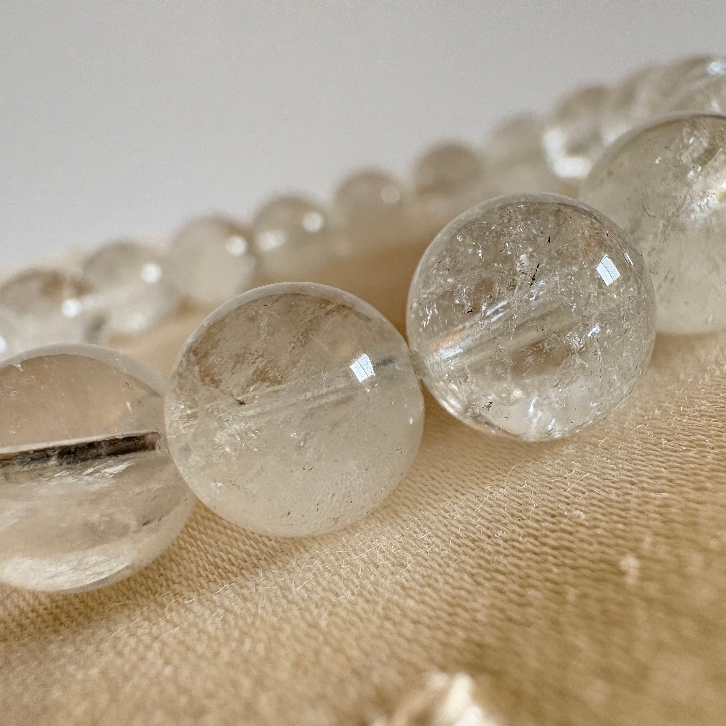 ガネーシュヒマール水晶 8～9mm珠 ブレスレット｜ヒマラヤ聖地の