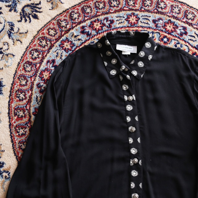  flower motif switching design and metal button l/s mode shirt