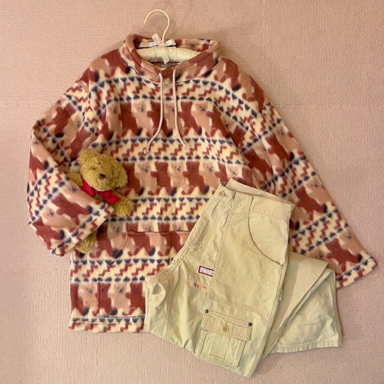 bear line fleece pullover