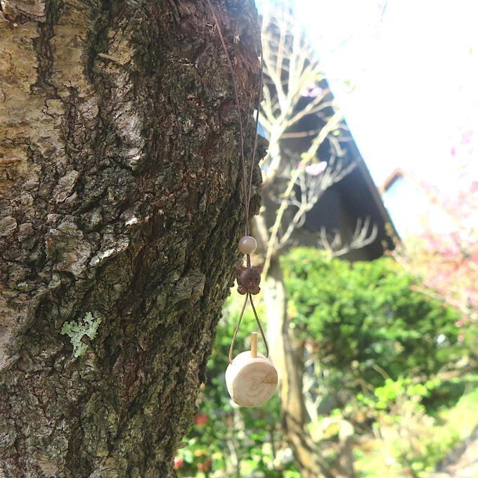 【一点物】✦⋆.八ヶ岳の森の贈り物 ✦⋆.·考える猫と桜の木とムーンストーンのアロマボトルネックレス ⋆.·✦