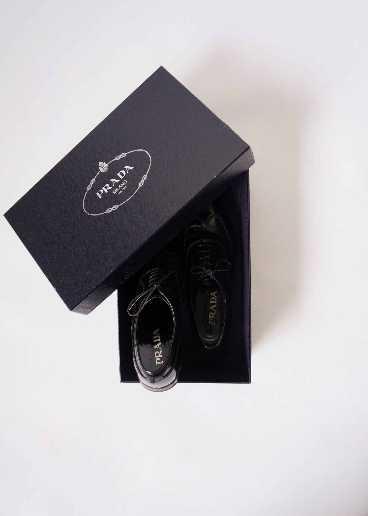 10’s - PRADA vibram sole leather dress shoes