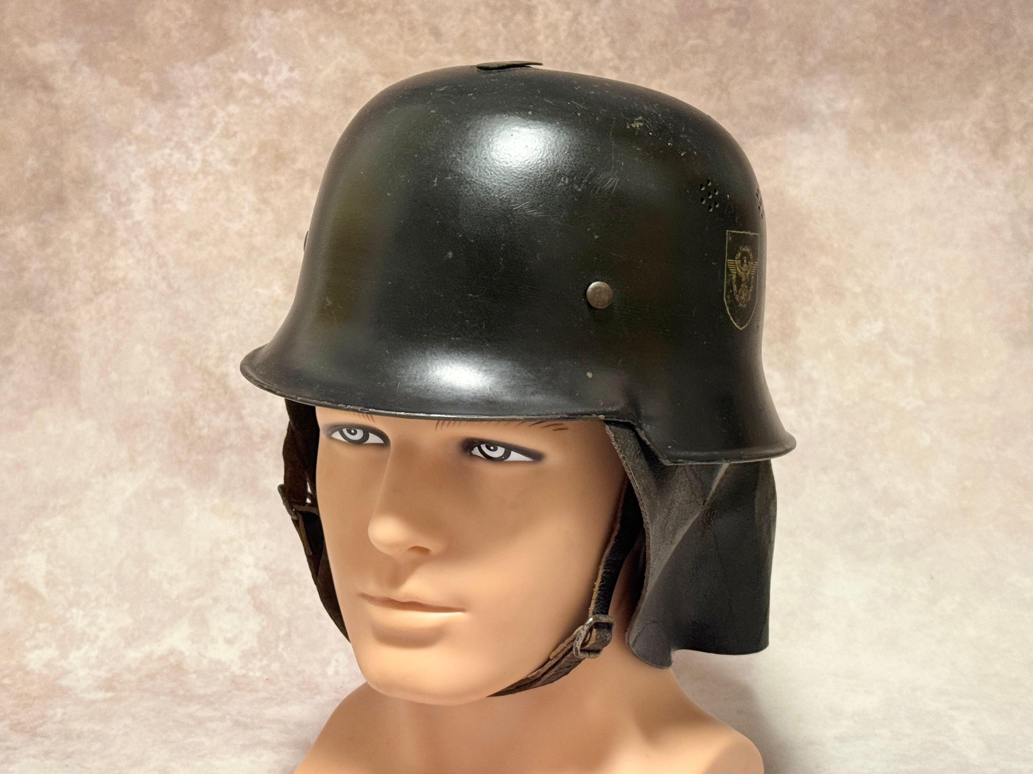 実物】WWII ドイツ軍 消火警察 M1934 ヘルメット（ダブルデカール仕様