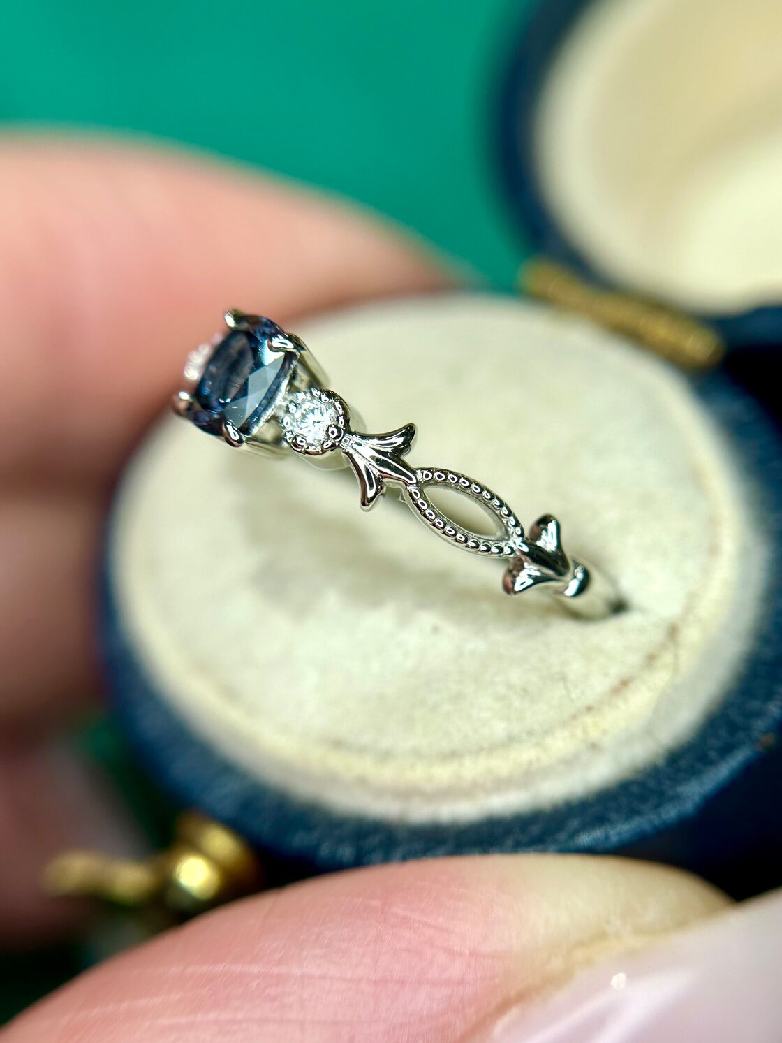 ベキリーブルーガーネットダイヤモンドリングpt950 0.317ct D0.03ct 高 