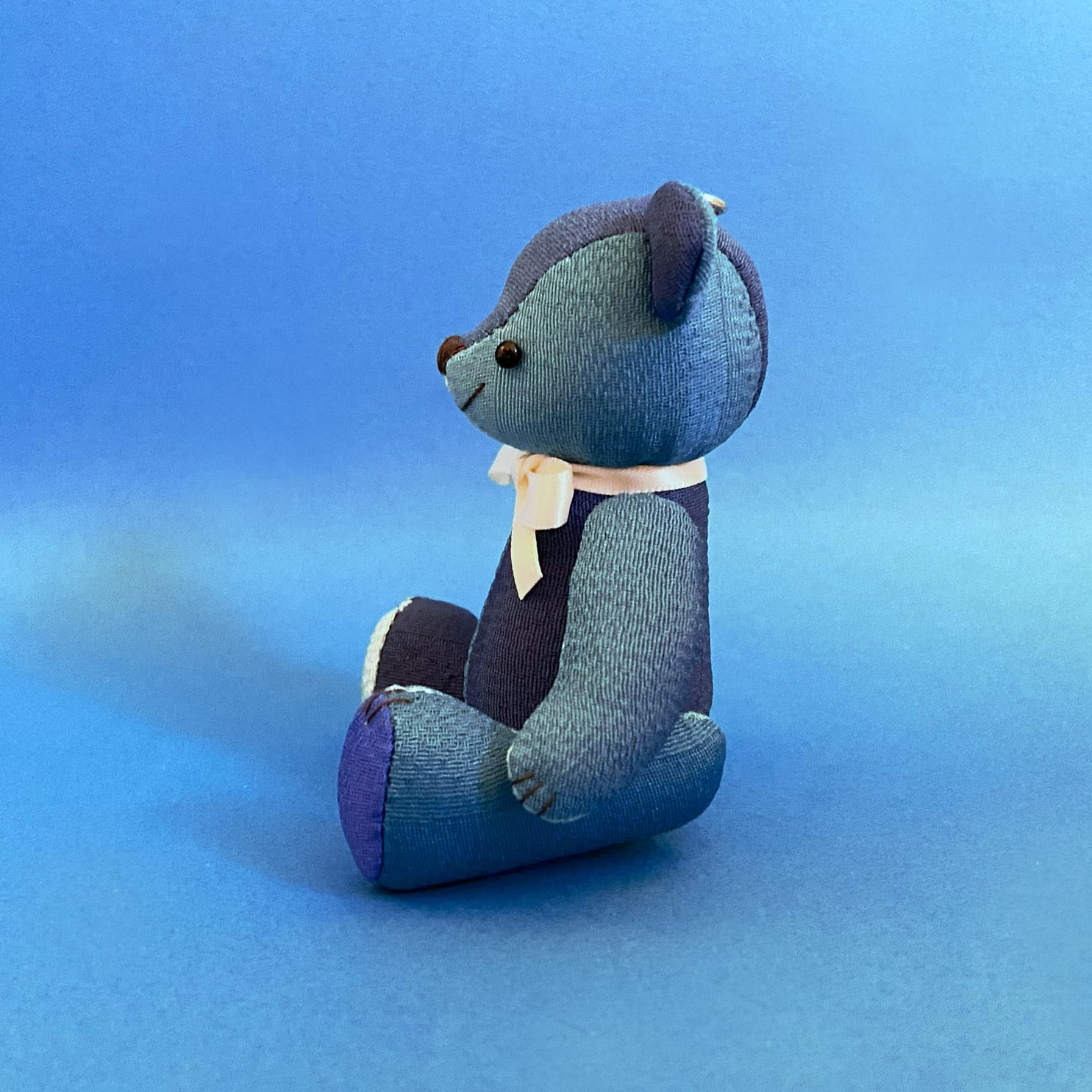SILKUMA-しるくま-（丹後ブルー）：大／高さ8cm×奥行5.5cm×幅7.0cm