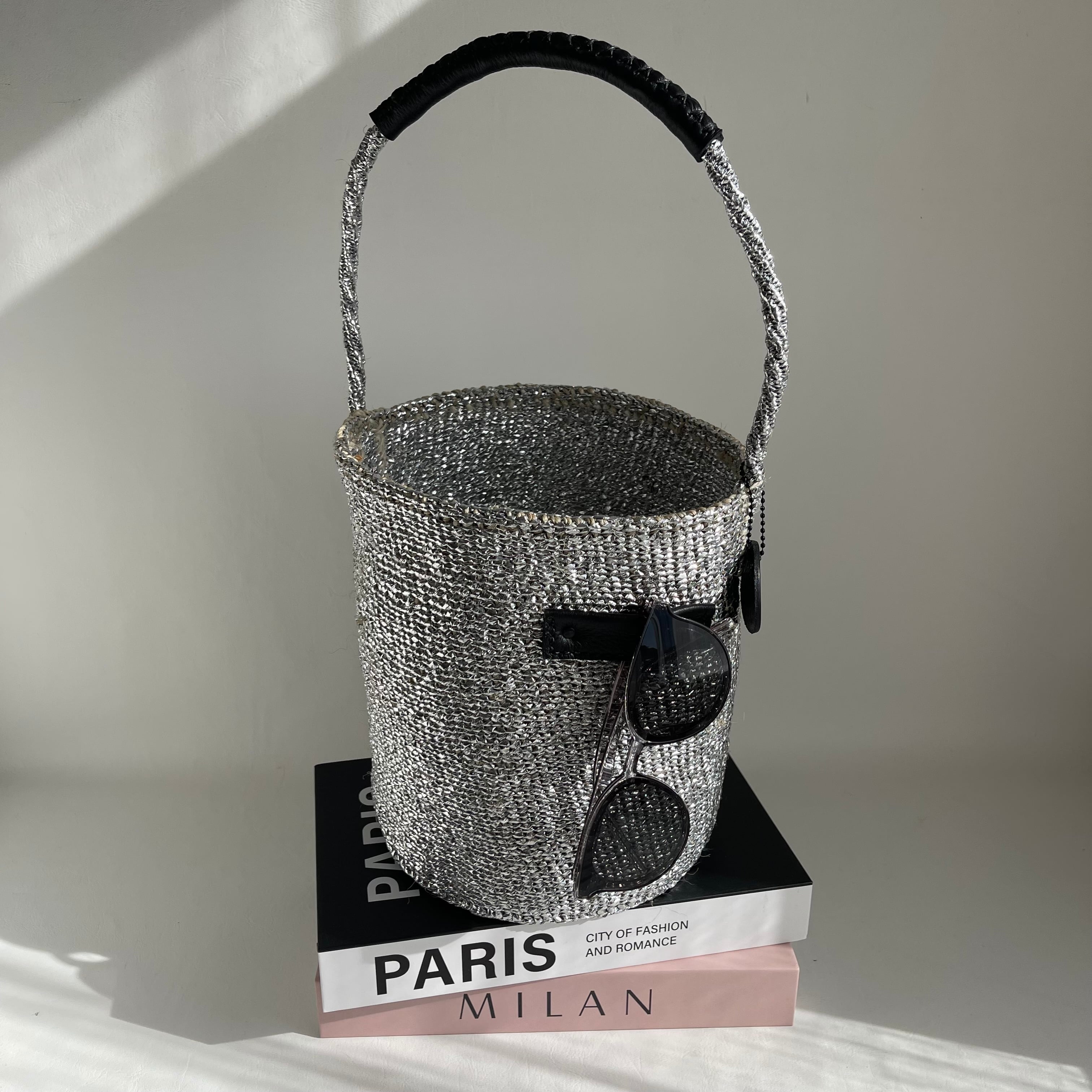 シルバーバケツ型かごバッグ⭐︎meong bule シルバーバケツ型かごバッグ⭐︎meong bule シルバーバケツ型かご