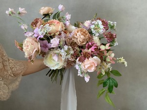 Garden bouquet with dancing florets