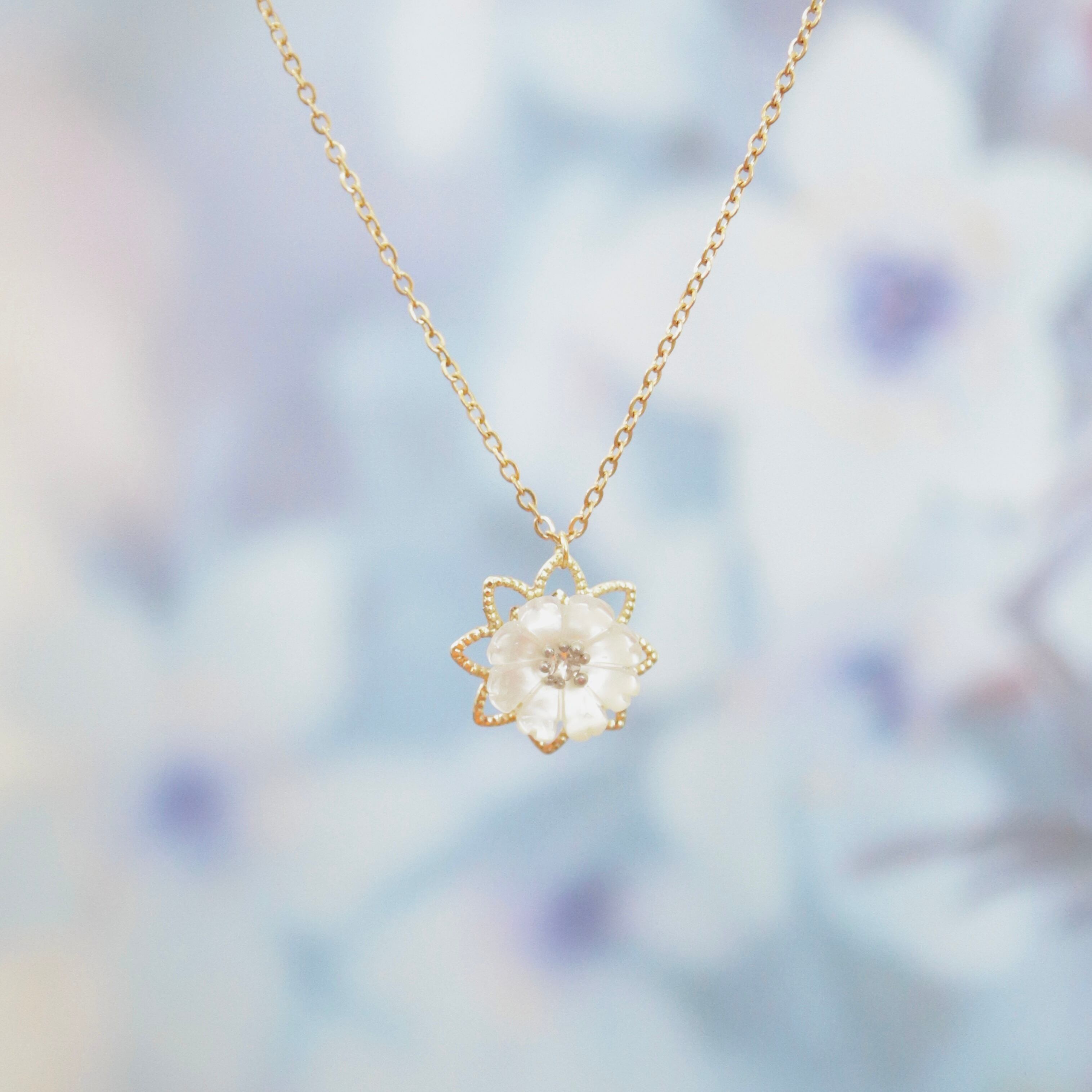 専用出品 秋桜 コスモスのマザーオブパール ネックレス、ピアスのセット