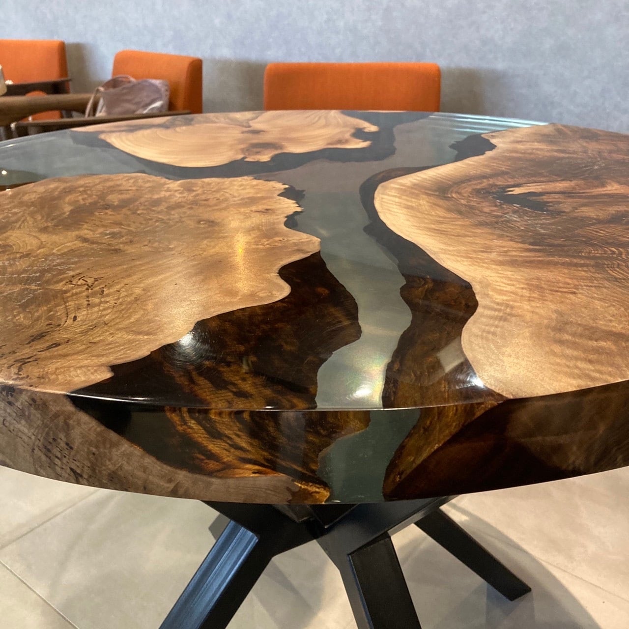 resin×walnut circle table/レジン×ウォルナット丸テーブル | Canreate