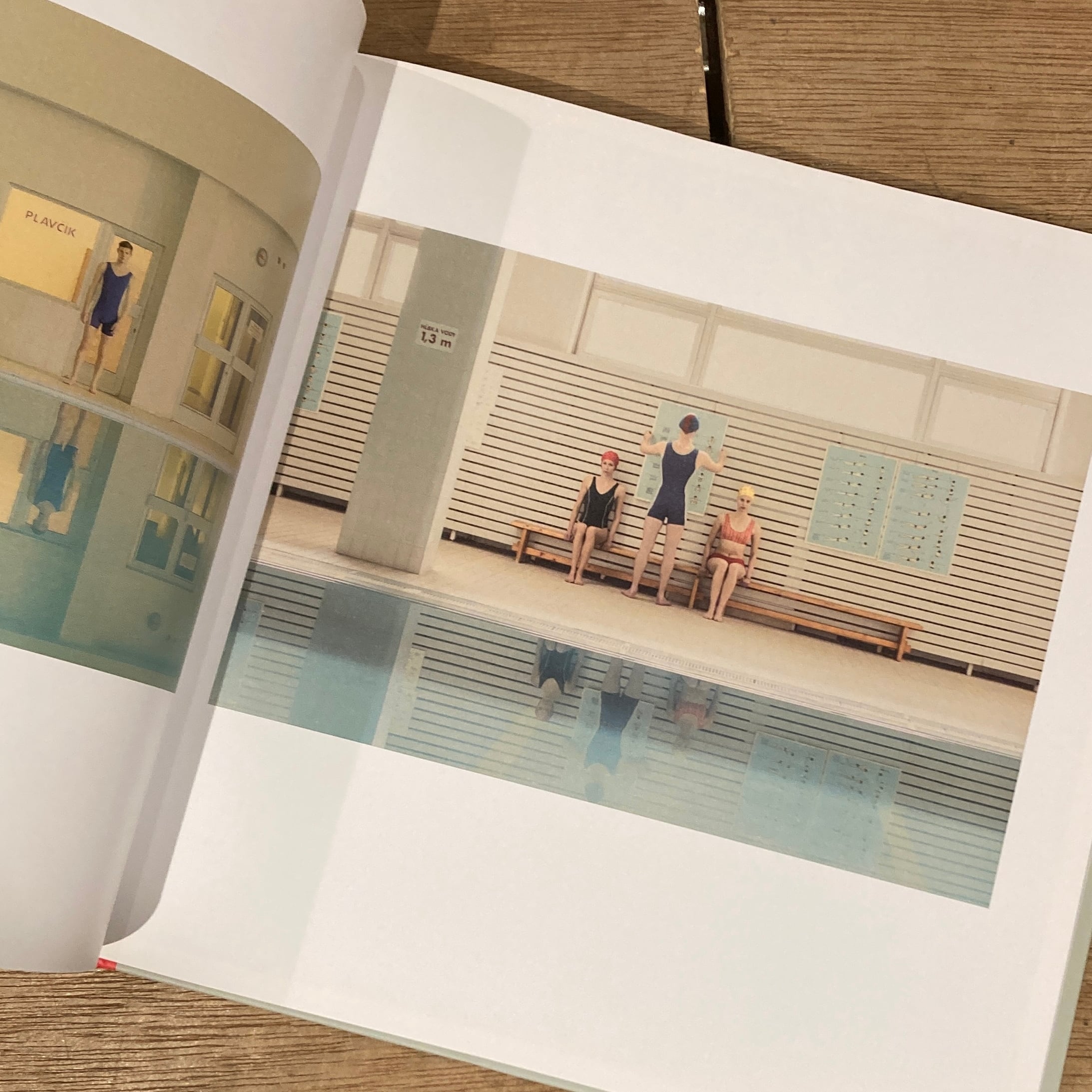 Swimming Pool / Maria Svarbova マーリア・シュヴァルボヴァ― | 百年