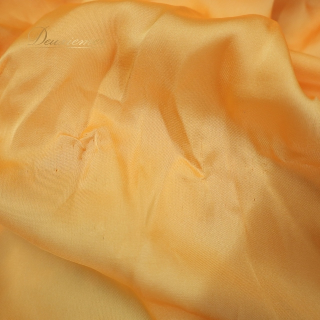 ベリーダンス オリエンタル 衣装 上下セット クイーン Queen イエロー系 トップス スカート 黄 黒 花 ラインストーン スパンコール 豪華 装飾 キラキラ ステージ イベント ダンス衣装 ブラック系