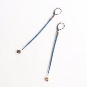 チェロ弦のカジュアルピアス C-001   Cello string end parts pierces (Blue)