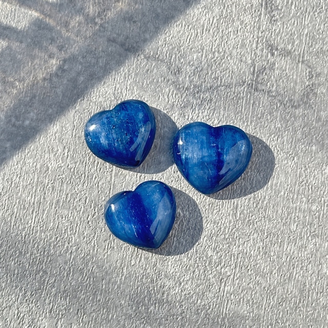 カイヤナイト ハート３個set02♡ Kyanite ♡天然石・鉱物・パワーストーン