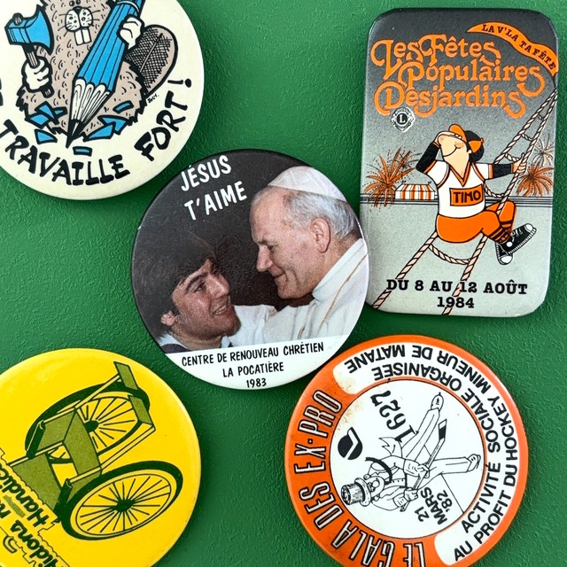 5個 ヴィンテージ レトロ 缶バッジ  vintage ビンテージ 古着 通販 リメイク 雑貨 2508013-19