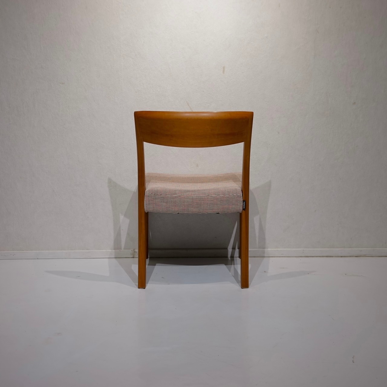 karimoku カリモク ダイニングチェア アームレス チェア 椅子 ファブリック座面 モダン 北欧 ナチュラル