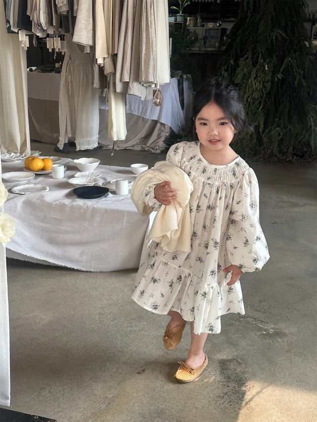 【取寄】たっぷりギャザーネックが大人っぽい花柄ワンピース