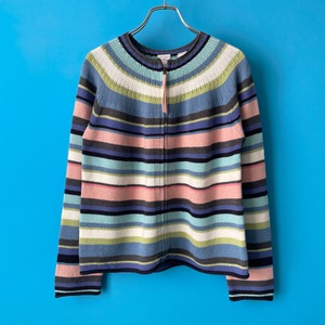 Pale tone zip-up sweater