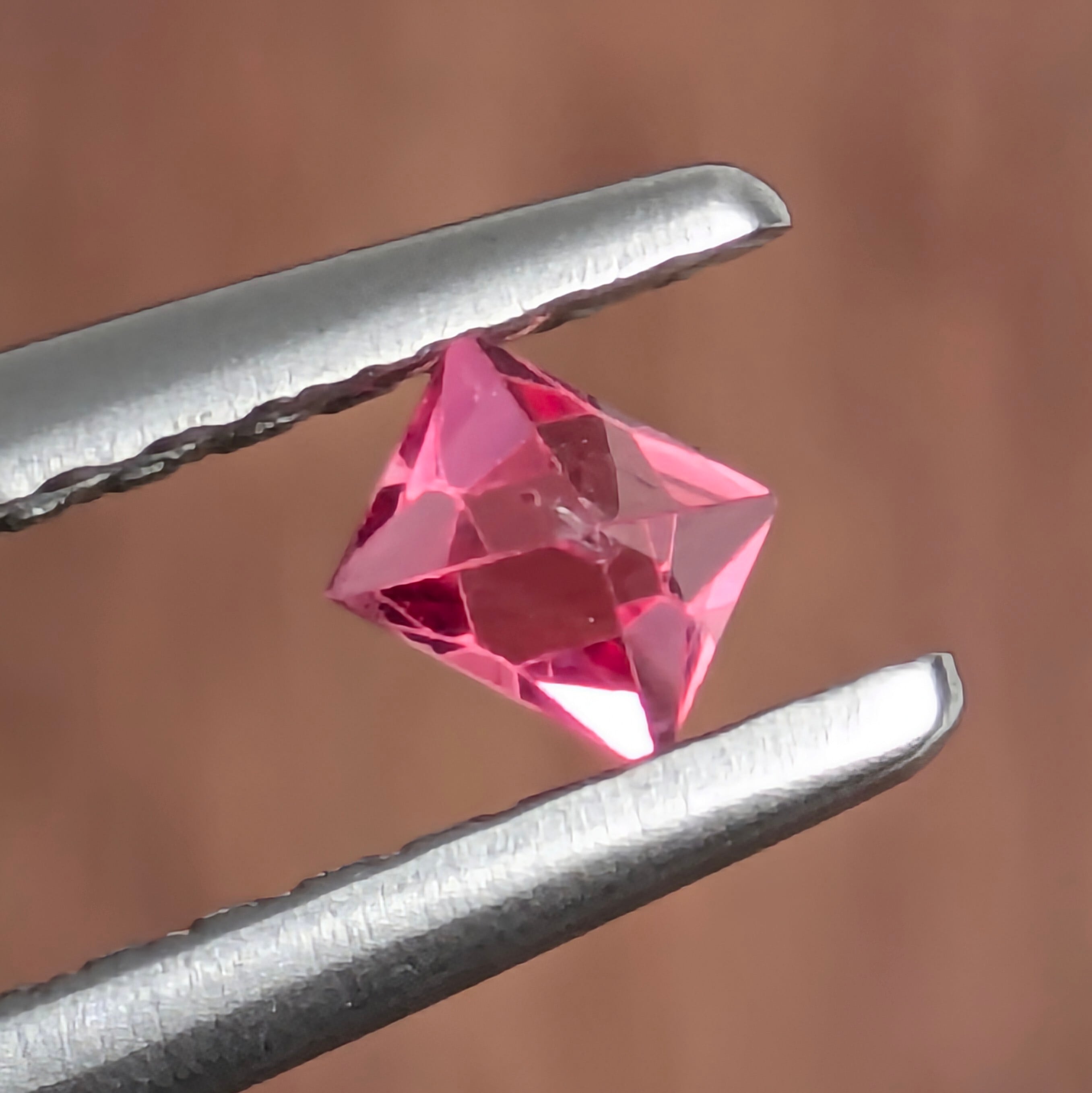 スピネル原石 ミャンマー・モゴック産 【0.15ct】 PRO208151 | Gem's