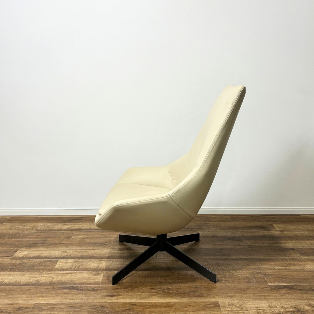 Cassina 315 EXORD PRO カッシーナ 315エクソードプロ ラウンジチェア 回転いす 本革 デザイナーズ家具 モダン ベージュ系【中古】【300サイズ】