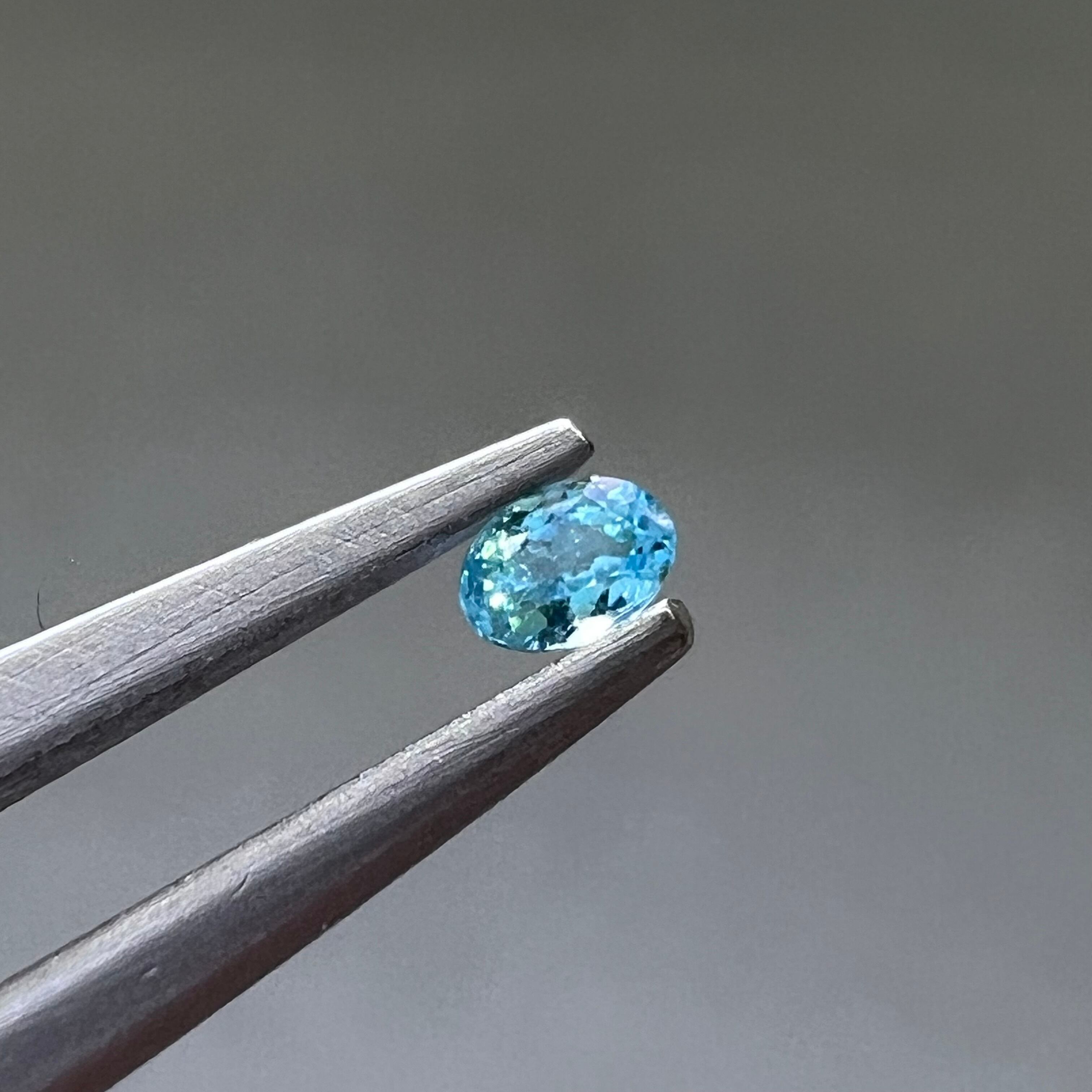 パライバトルマリン 0.03ct 2.40mm×1.67mm オーバルファセットカット ルース