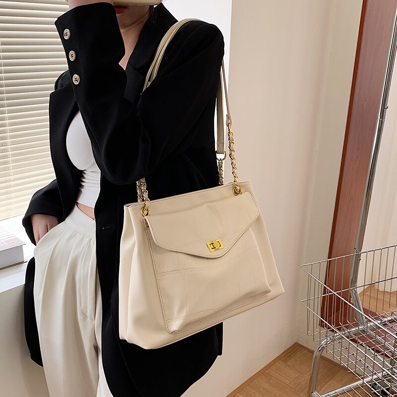 レッドチェーン トートバッグ Tiancai_Wing_Bag25903693078