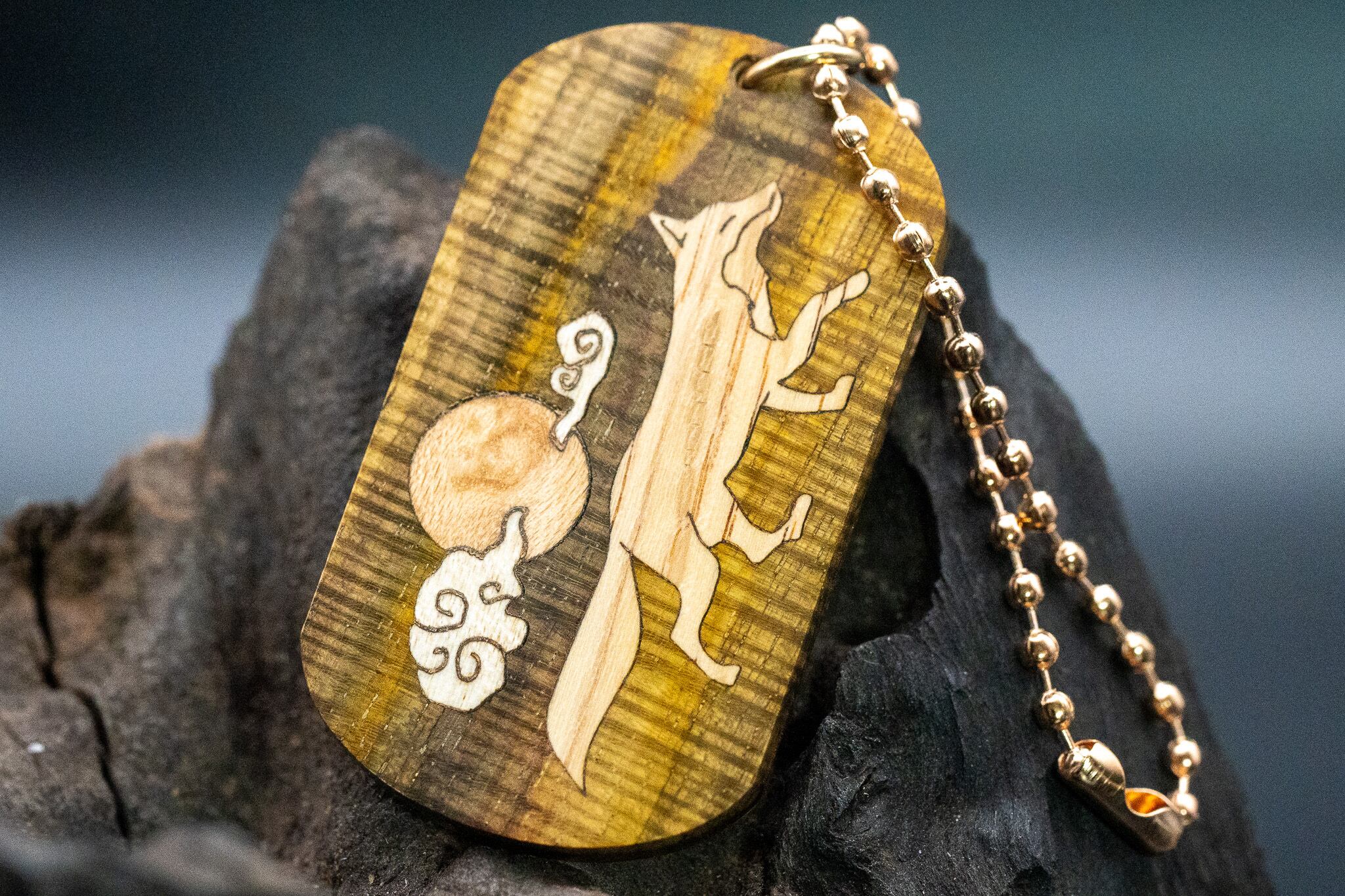 【21世紀最高峰の材】ゴールデンサイアミーズローズウッド マイクロカーリー ドッグタグ 象嵌 十五夜きつね