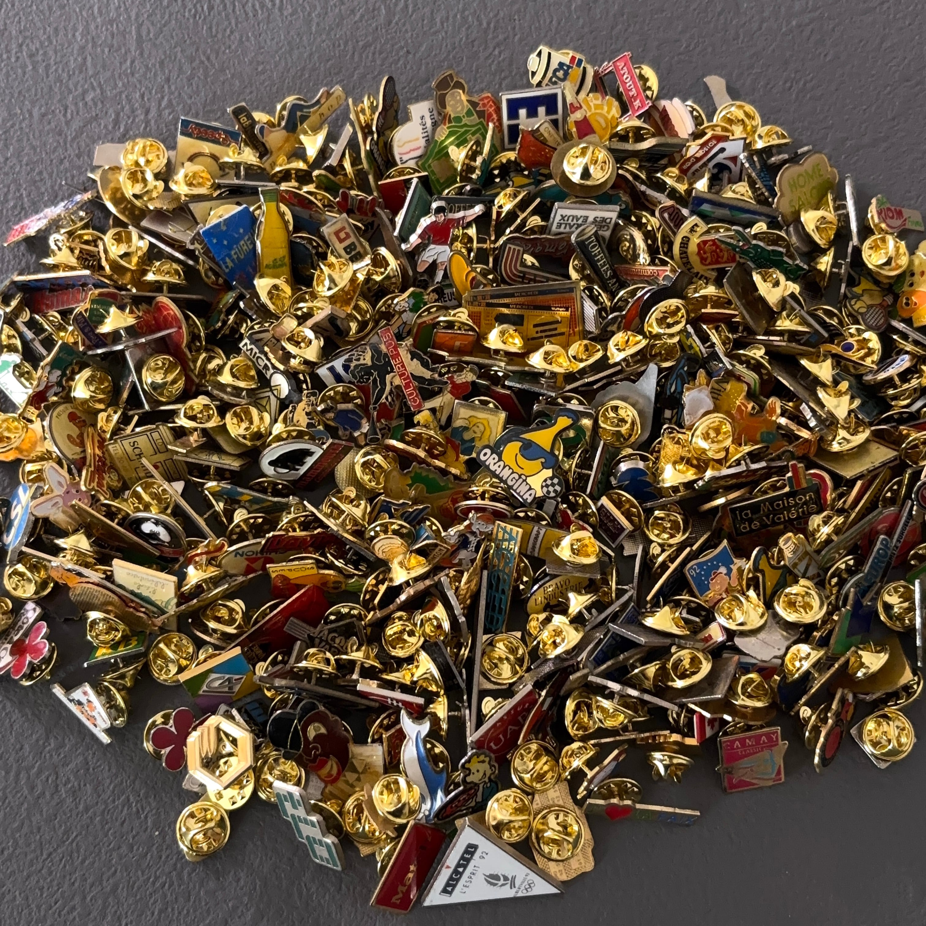 フランス雑貨★ピンバッジ大量300個セット★ Nordace フランスピンバッジセット