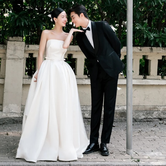 【ウェディングドレス】大きいサイズ 小さいサイズ ウェディングドレス ホワイト 白 ブラック 黒 結婚式  挙式 シンプル 20代 30代 40代 カジュアルウェディング フォトウェディング ドレス 前撮り 後撮り 結婚式写真 ナチュラル ウェディング ガーデンウェディング 少人数ウェディング ホワイト ロング  レストランウェディング リゾートウェディング カジュアルウェディング ソロウェディング
