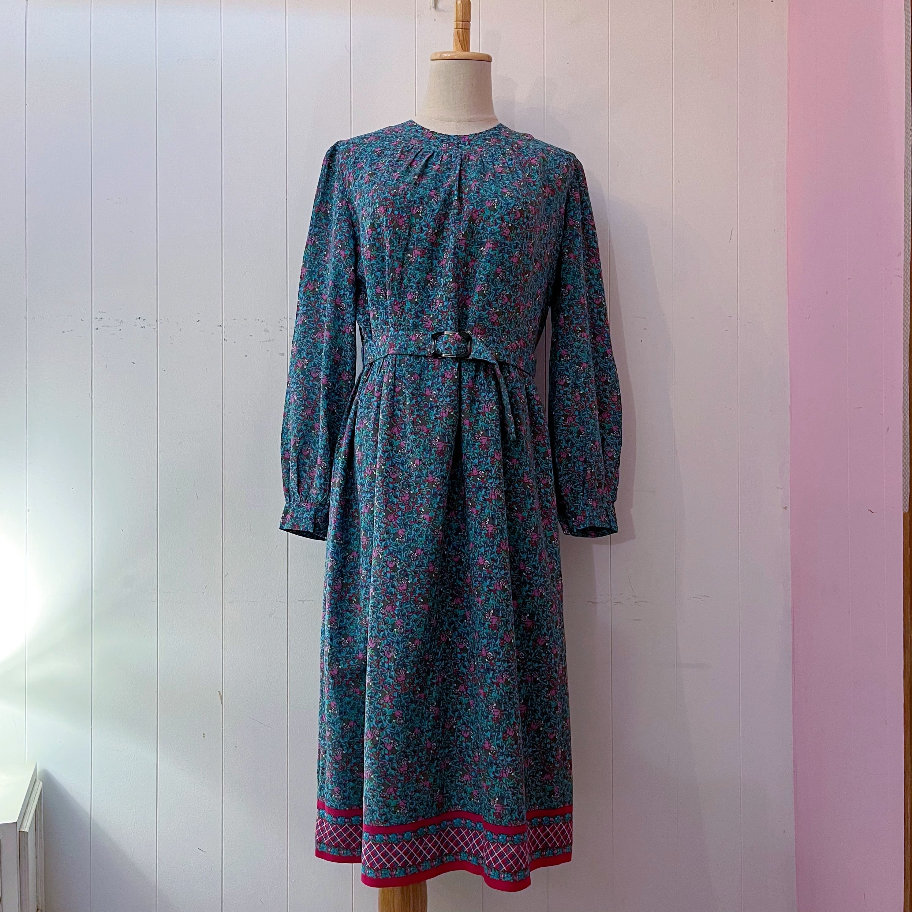 pink line flower gather one-piece