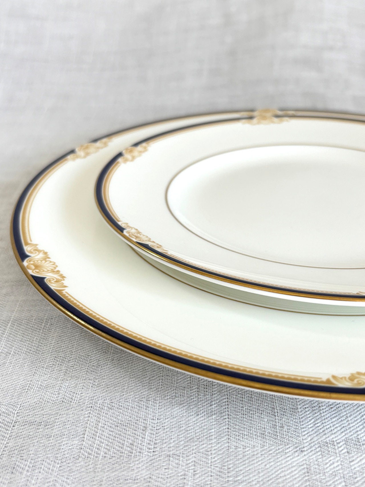 ウェッジウッド　ディナー皿　キャベンディッシュ　黒壺　Wedgwood CAVENDISH　廃盤モデル　17twc21-1