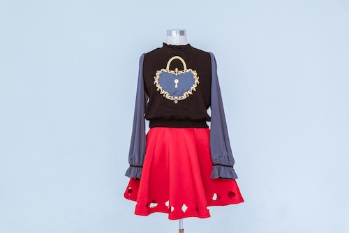 解けないラブリーハートロック トップス  Heart Locket Top 