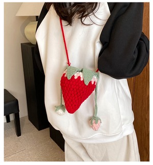 【予約商品】いちご型 ショルダーバッグ