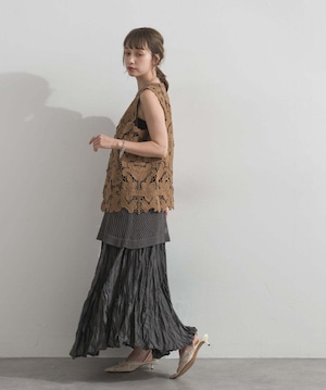 2603035 フラワーレースVネックノースリーブトップス  brown