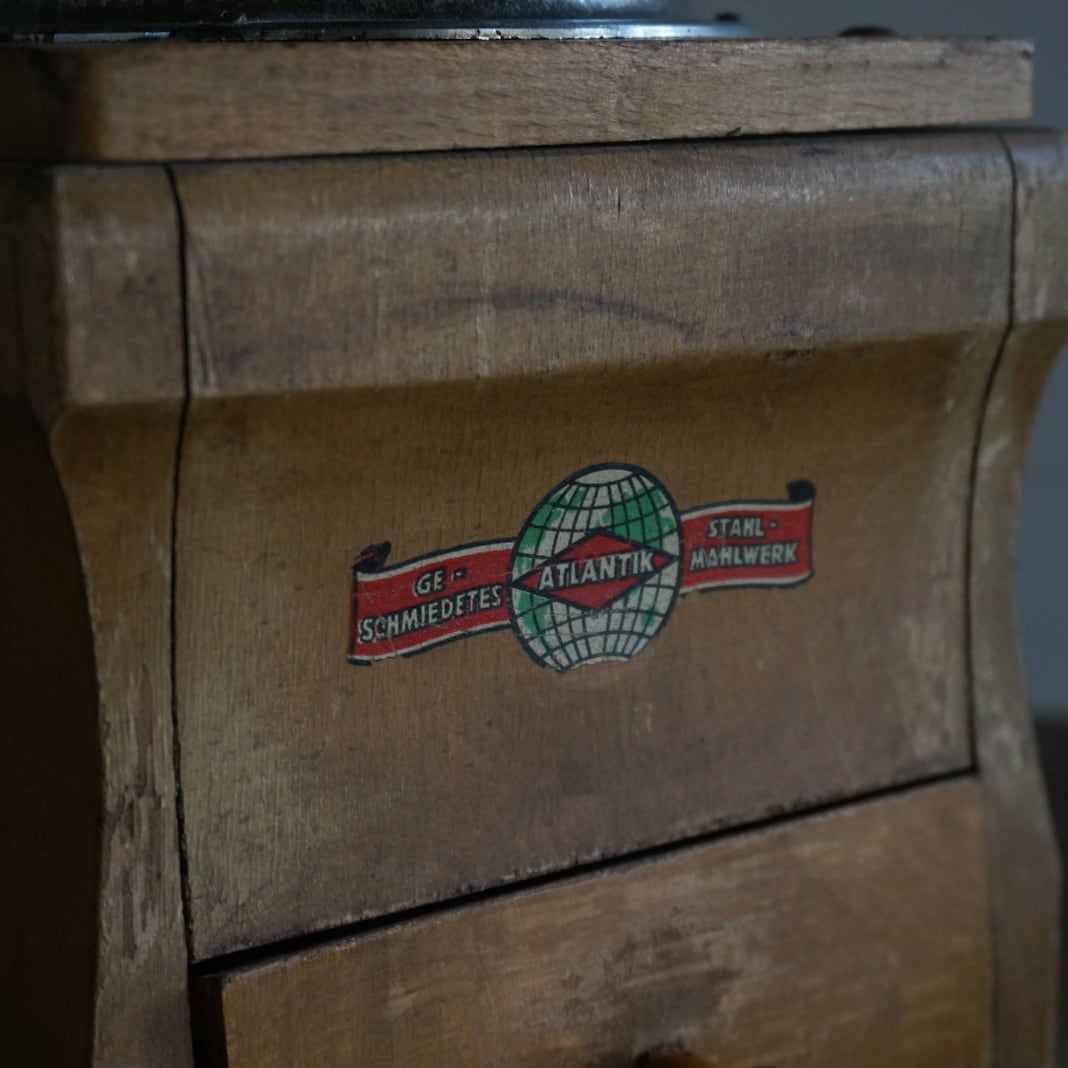 古いドイツのコーヒーミル