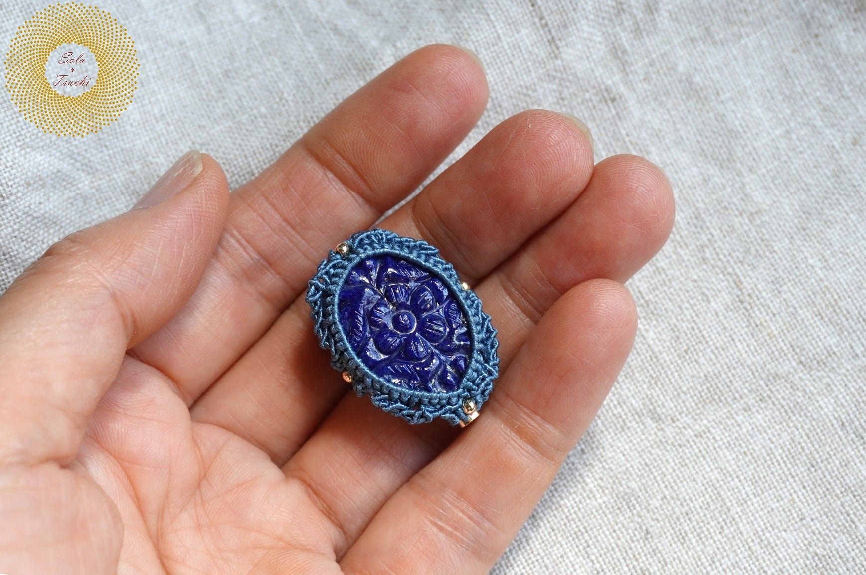 絹糸）ラピスラズリのマクラメ編みブローチ 〜In my heart〜 | Sola*Tsuchi