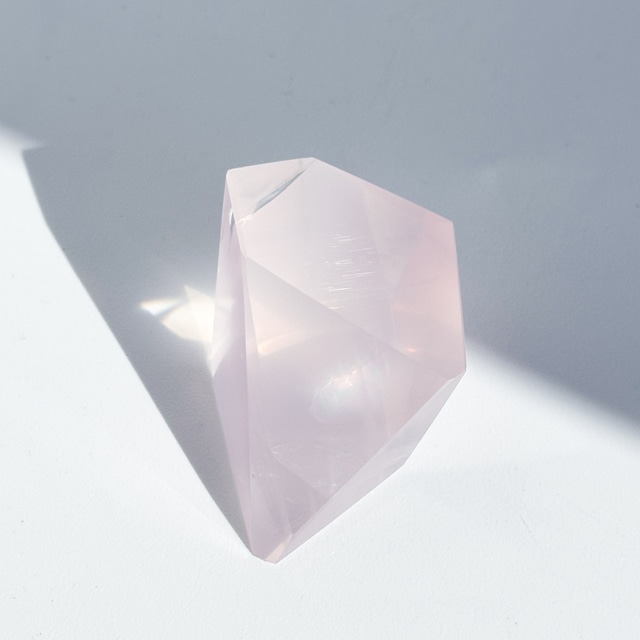 虹◎【高品質】バイーア産ローズクォーツ フリーフォーム42◇ Rose Quartz ◇天然石・鉱物・パワーストーン