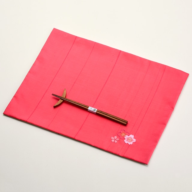 テーブルラグ（紅花染正絹米沢織・日本刺繍「桜の花」）槐の箸置き・お箸セット