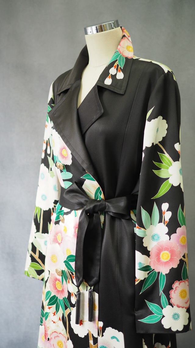 Regenerated Kimono Royal coat – Handcrafted in Japan/ LUMINOUS GARDEN ON RARE SATIN SILK  着物リメイクのロイヤルコート｜日本のヴィンテージシルクを再生した一点物/艶やかな黒に咲く四季の花園