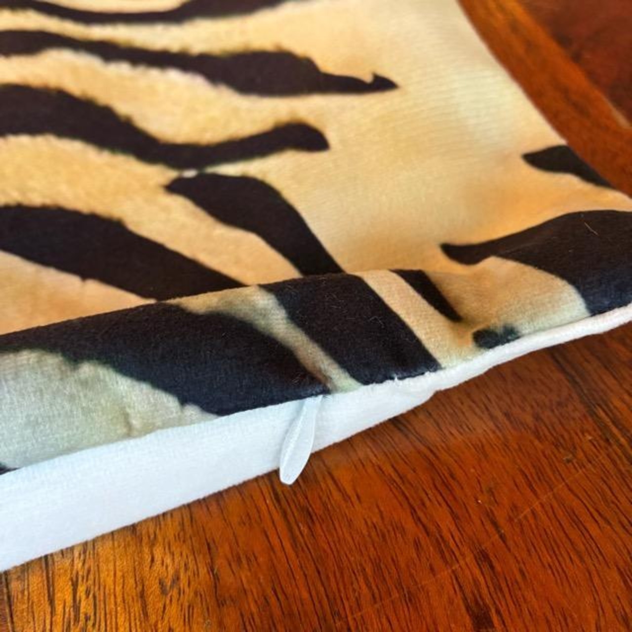 TOPANGA Homefurnishing Smooth touch animal cushion cover Tiger　45×45cm　スムースタッチアニマルクッションカバー　タイガー　トラ柄　モダン　リゾート