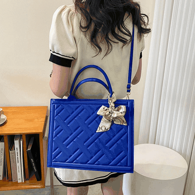 スカーフ付き おしゃれなショルダーバック 高級感鞄 GUCCIみたいな