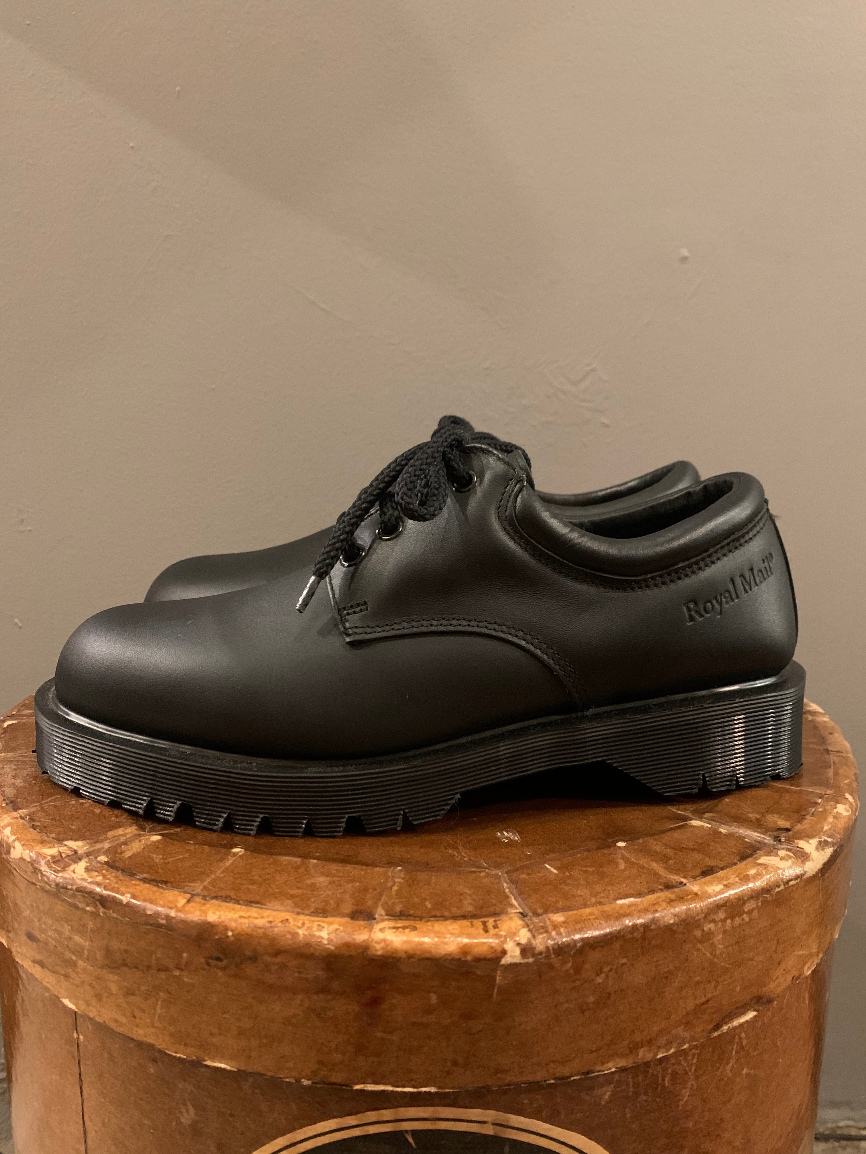 Dead stock】Old Royal Mail black shoes made by Dr.Martens  