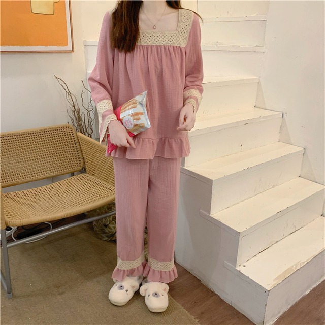 ルームウェア レディース 上下セット ワンサイズ パジャマ スクエアネック レース フリル パイピング 長袖 ワイド フリル かわいい 大人可愛い カジュアル 清楚 フェミニン おしゃれ 綺麗 お嬢様 こなれ感 ラフ ラブリー キュート ガーリー ルーズ リラックス 抜け感 華やか 存在感 主役級 格子柄 お泊まり 休日 旅行 休暇 フリーサイズ ピンク ネイビー 春 秋 冬 オールシーズン 2点セット ツーピース 10代 20代 韓国 韓国系 体型カバー 楽ちん ギフト プレゼント トレンド 送料無料