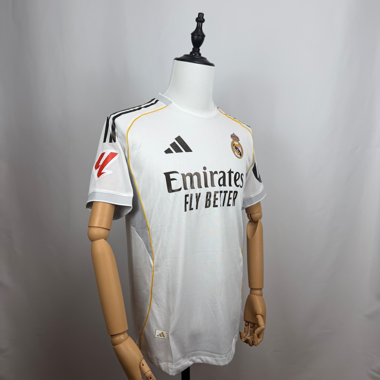 レアル・マドリード 25/26 ホーム サッカーユニフォーム 背番号入り