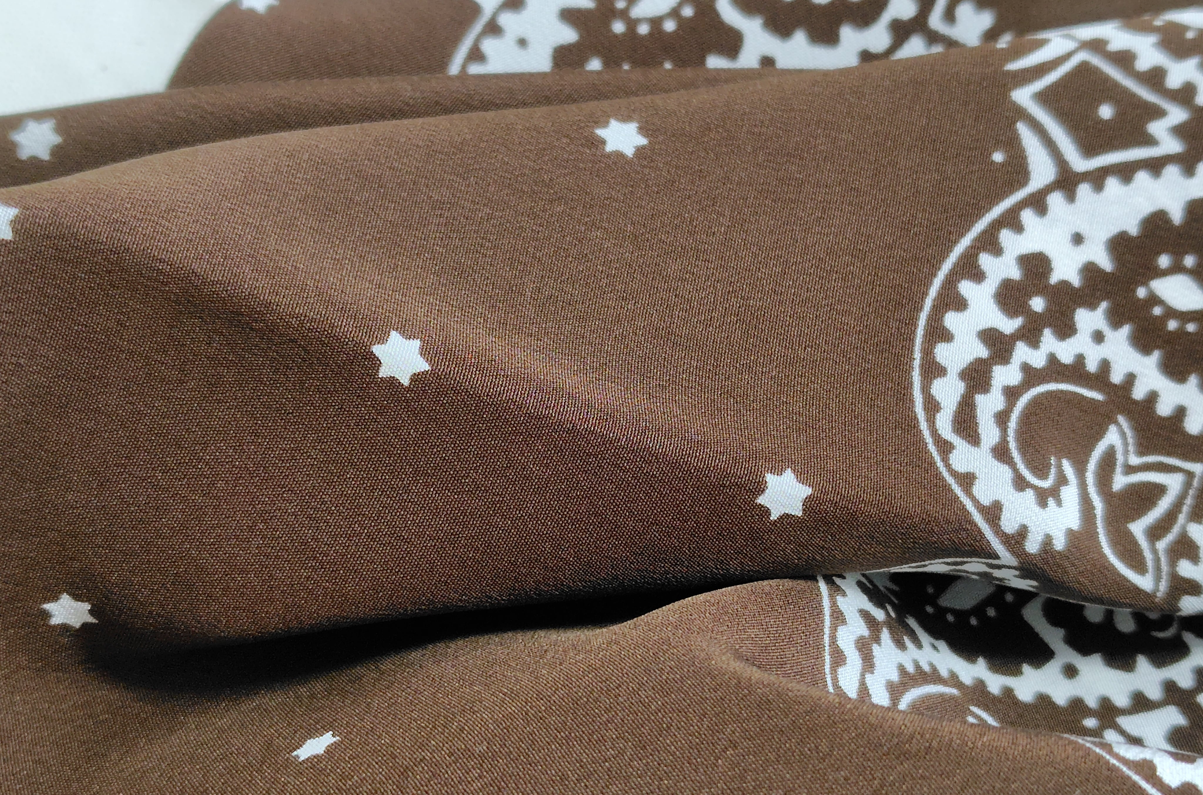 Snoop/ 洗えるシルクスカーフ/ 浜ちりめんシルク【Bwown-ペイズリー柄